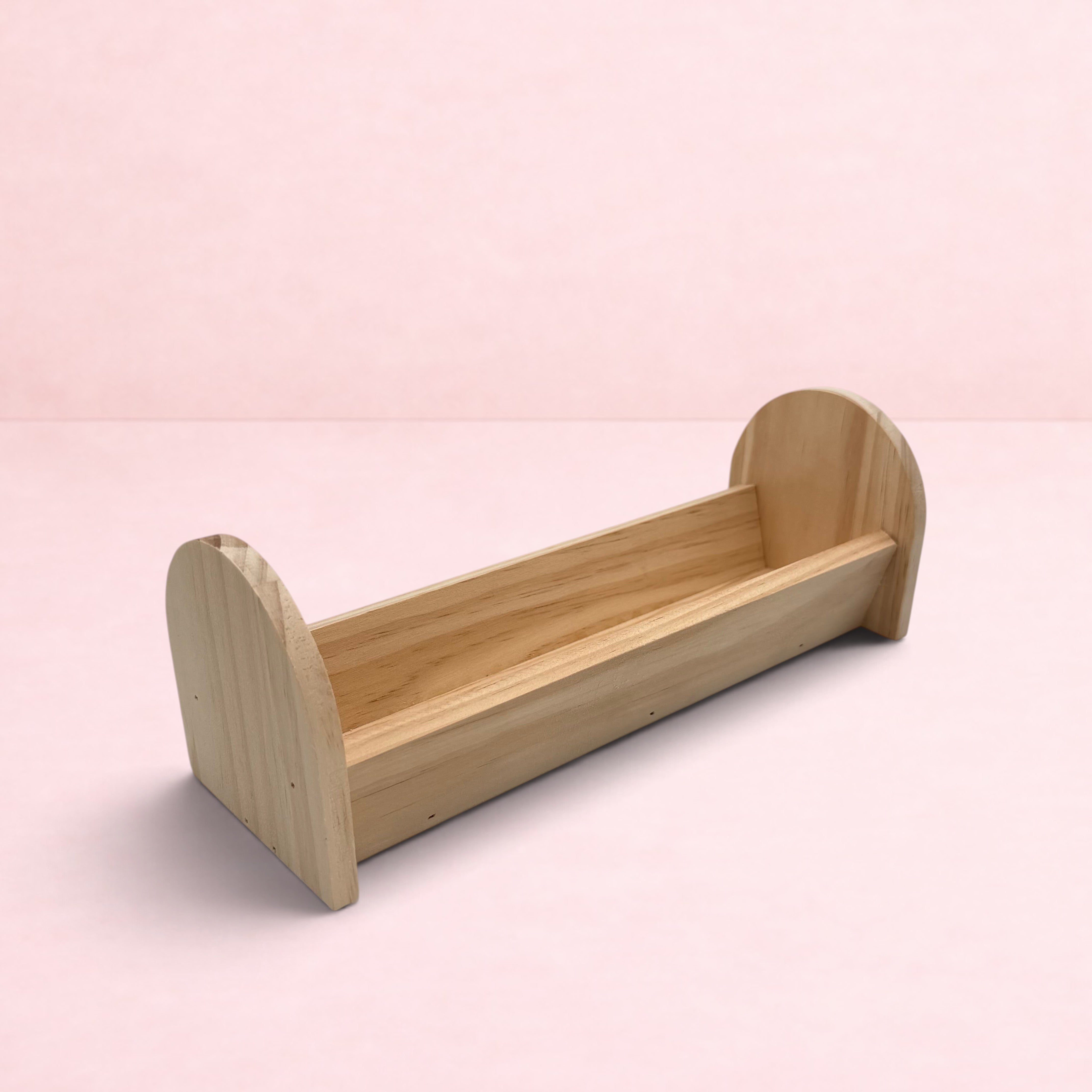 Darling Bun Shop natural wooden feeding trough for bunnies, 28cm long, ideal for hay and fresh vegetables.